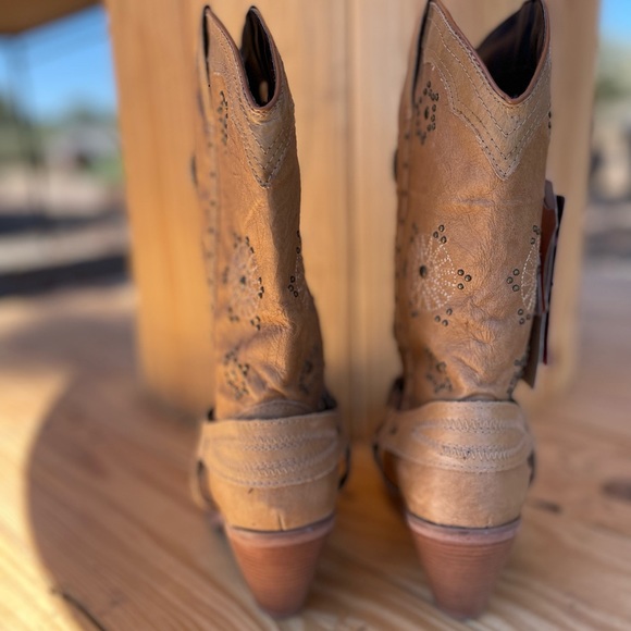 New never worn Dingo cowboy boots. - Picture 3 of 3